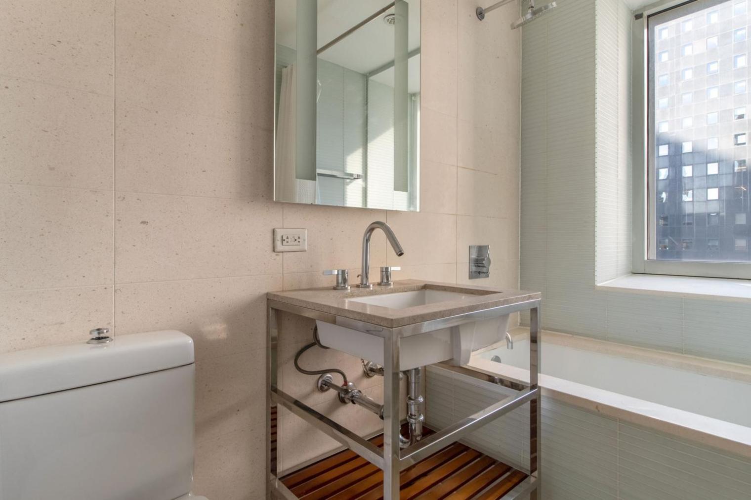 Midtown West 1br W Gym Wd Nr Bryant Park Nyc-1380 *