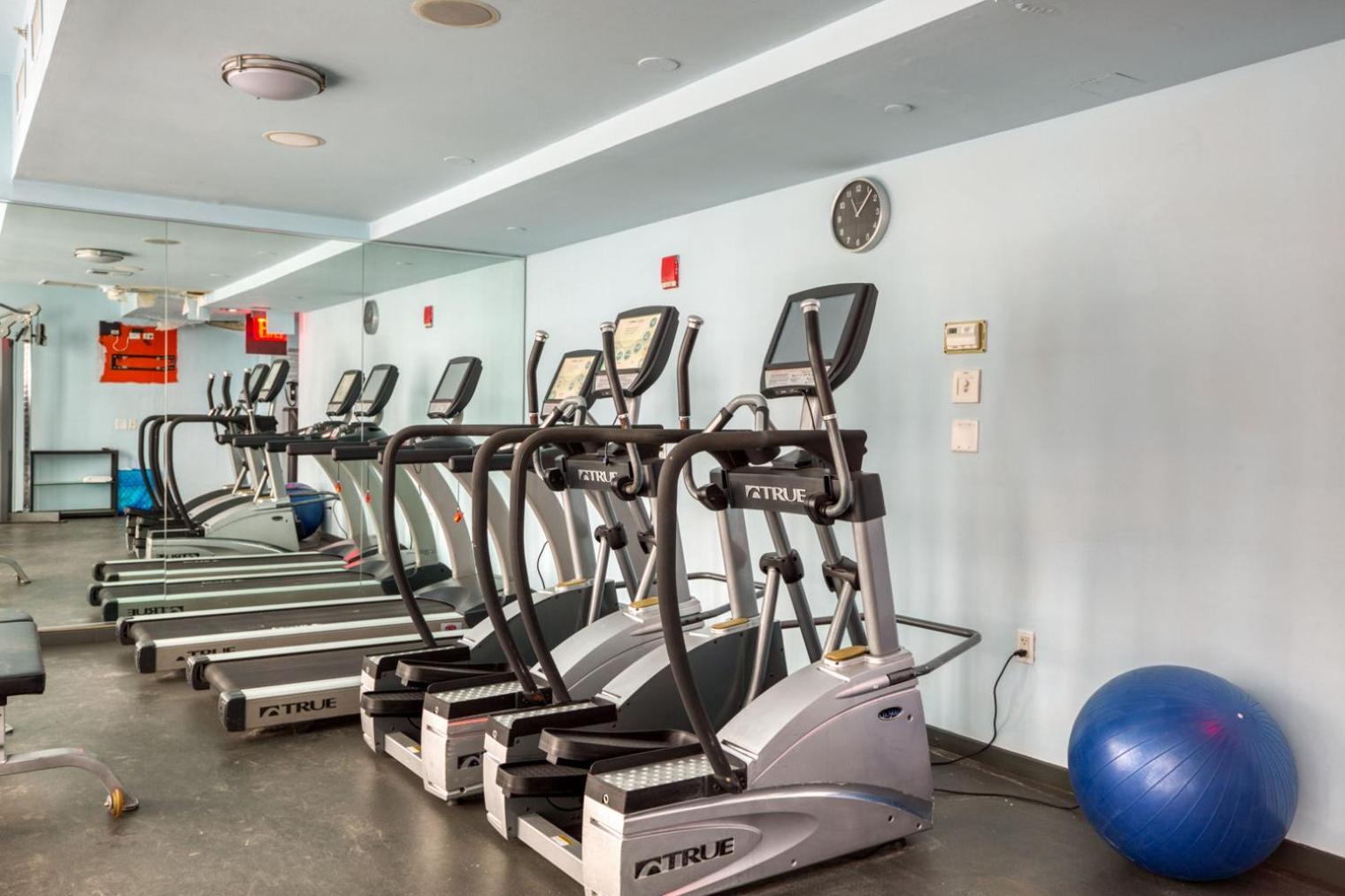 Apartment Midtown West 1br W Gym Wd Nr Bryant Park Nyc-1380 *